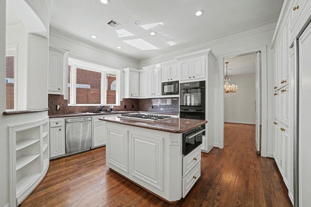 58 W Terrace Drive, Houston, TX 77007