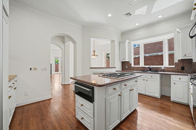 58 W Terrace Drive, Houston, TX 77007