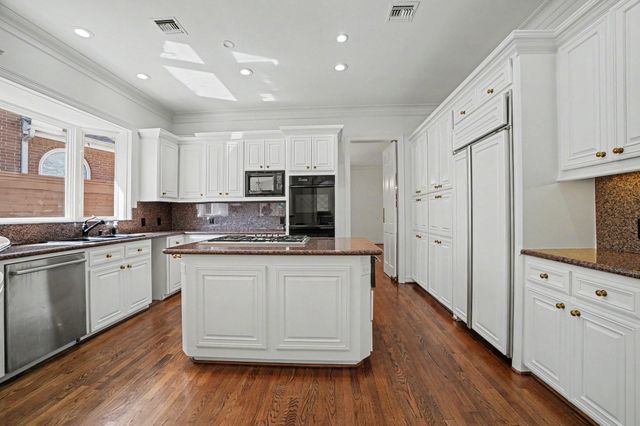 58 W Terrace Drive, Houston, TX 77007