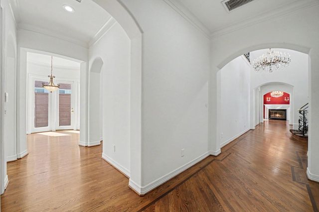 58 W Terrace Drive, Houston, TX 77007
