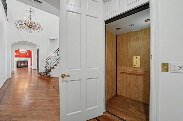 58 W Terrace Drive, Houston, TX 77007