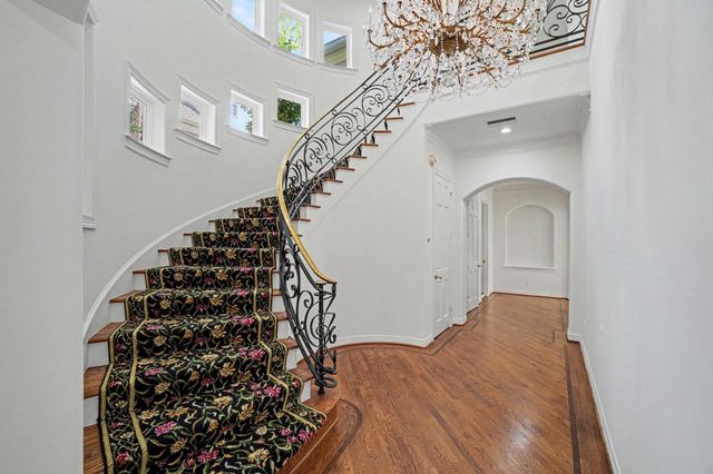 58 W Terrace Drive, Houston, TX 77007
