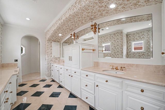 58 W Terrace Drive, Houston, TX 77007