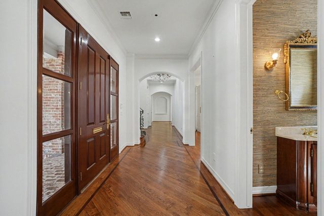 58 W Terrace Drive, Houston, TX 77007