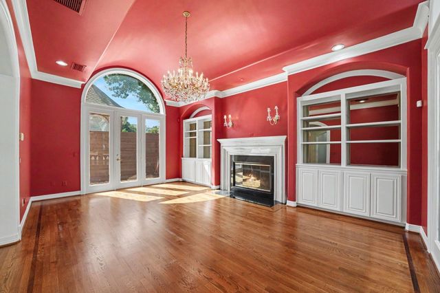 58 W Terrace Drive, Houston, TX 77007