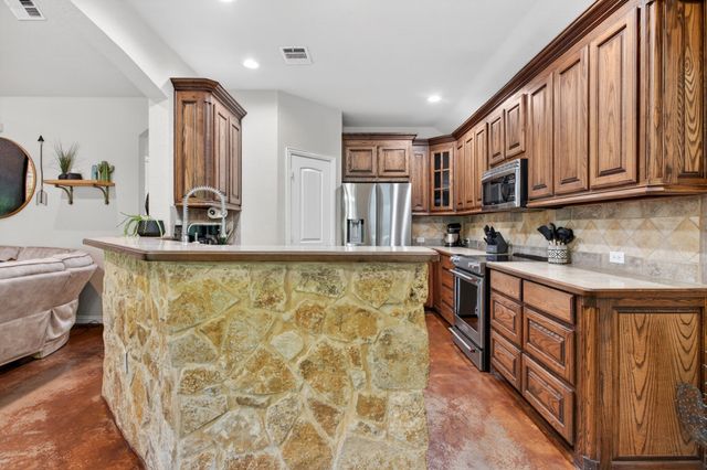 125 Miramar Circle, Weatherford, TX 76085