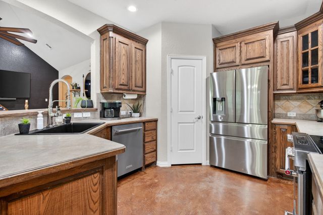 125 Miramar Circle, Weatherford, TX 76085