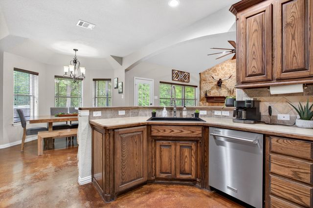 125 Miramar Circle, Weatherford, TX 76085