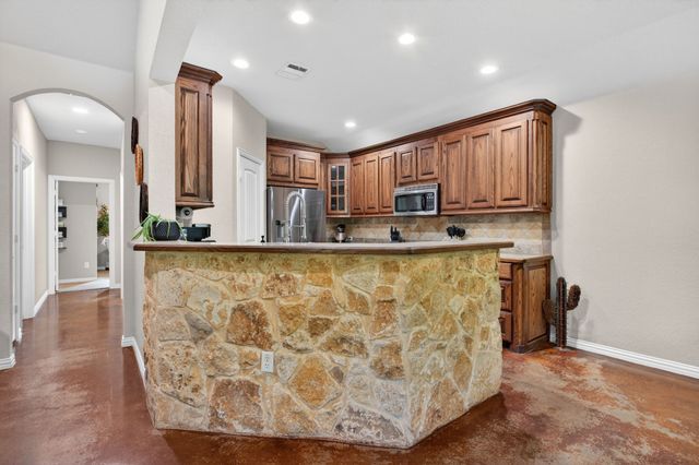 125 Miramar Circle, Weatherford, TX 76085