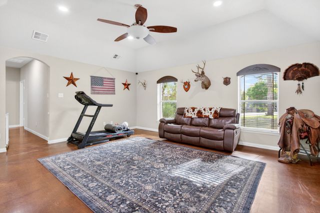 125 Miramar Circle, Weatherford, TX 76085