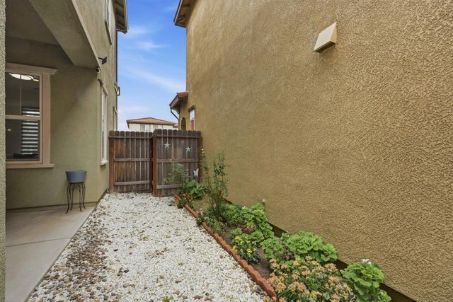 207 Alboran Sea Cir, Sacramento, CA 95834