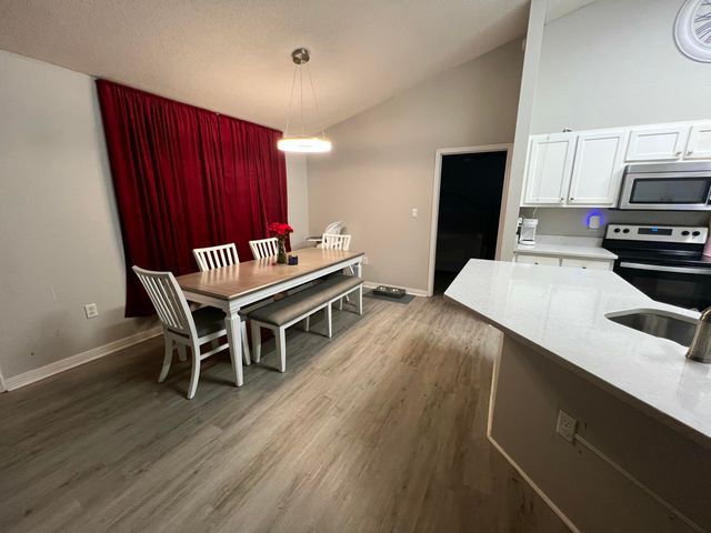 9726 Parker Lake Circle, Navarre, FL 32566