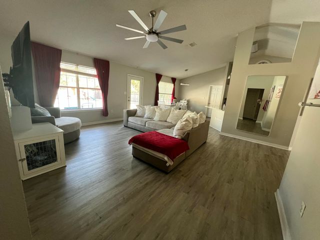 9726 Parker Lake Circle, Navarre, FL 32566