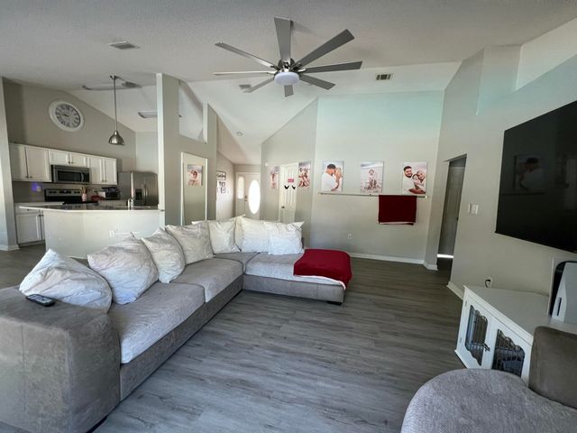 9726 Parker Lake Circle, Navarre, FL 32566