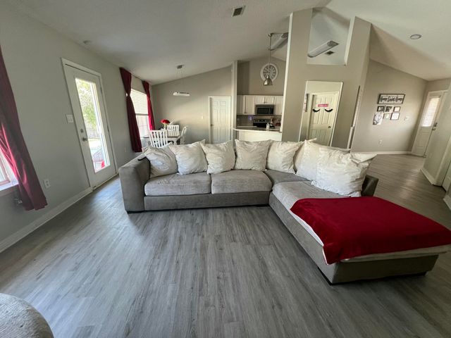 9726 Parker Lake Circle, Navarre, FL 32566