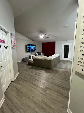 9726 Parker Lake Circle, Navarre, FL 32566