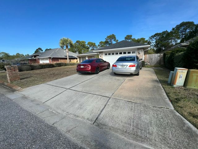 9726 Parker Lake Circle, Navarre, FL 32566