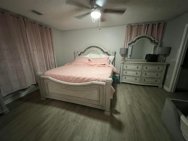 9726 Parker Lake Circle, Navarre, FL 32566