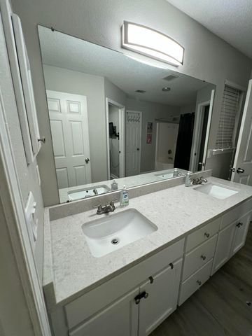 9726 Parker Lake Circle, Navarre, FL 32566