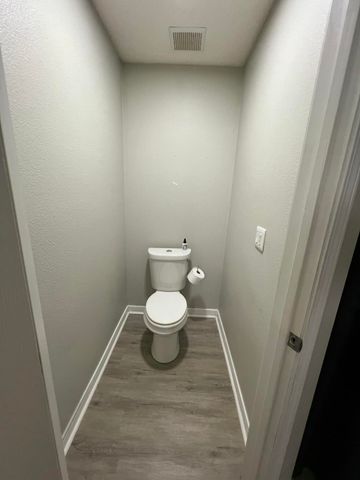 9726 Parker Lake Circle, Navarre, FL 32566