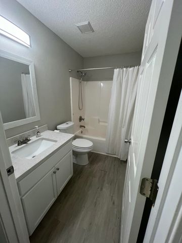 9726 Parker Lake Circle, Navarre, FL 32566