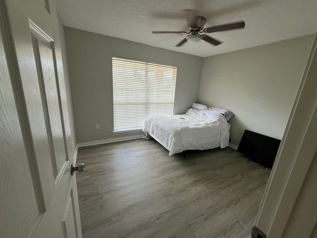 9726 Parker Lake Circle, Navarre, FL 32566