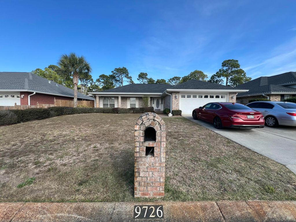 9726 Parker Lake Circle, Navarre, FL 32566