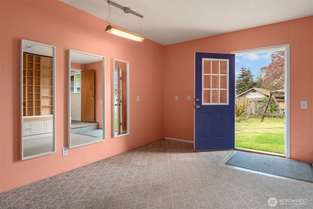 26205 14th Avenue S, Des Moines, WA 98198