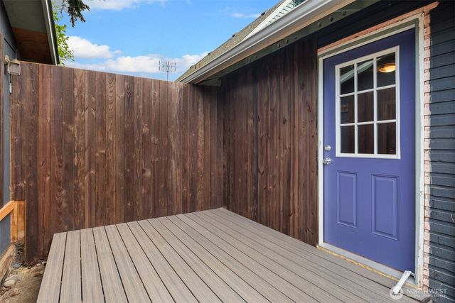 26205 14th Avenue S, Des Moines, WA 98198