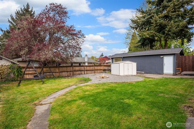 26205 14th Avenue S, Des Moines, WA 98198