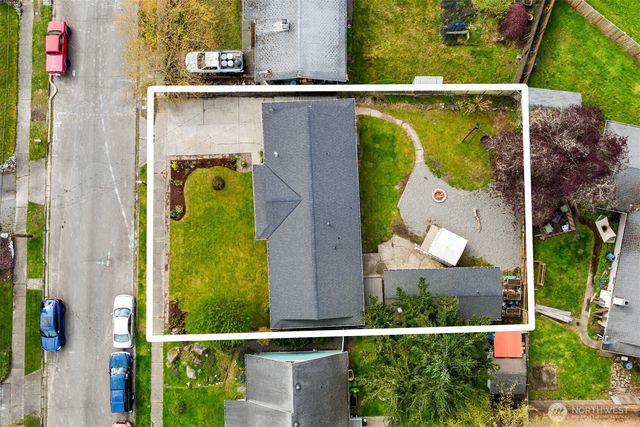 26205 14th Avenue S, Des Moines, WA 98198