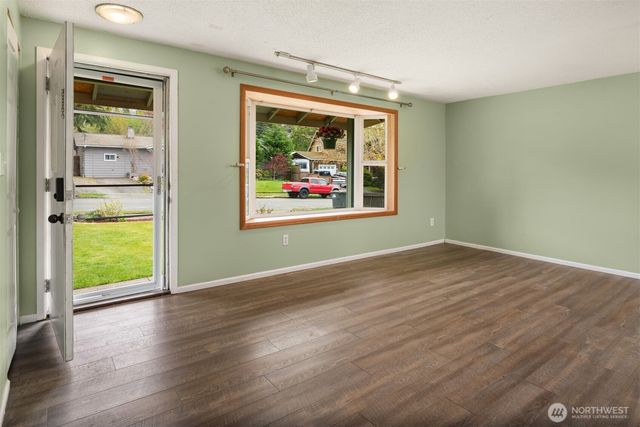 26205 14th Avenue S, Des Moines, WA 98198