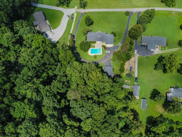 1002 Allenwood Dr, Ashland City, TN 37015