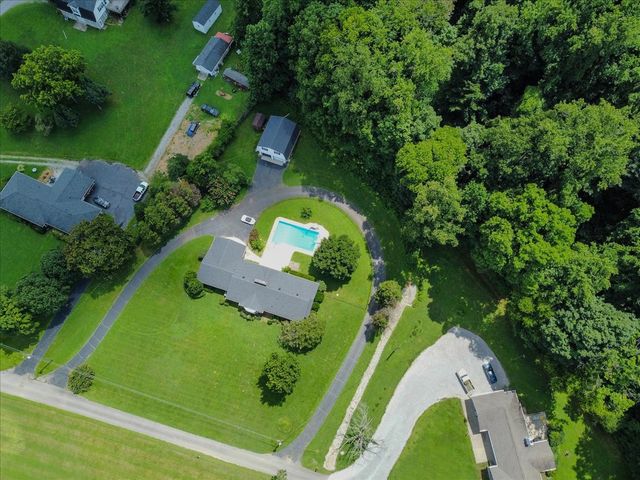 1002 Allenwood Dr, Ashland City, TN 37015