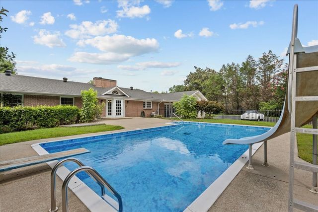 1002 Allenwood Dr, Ashland City, TN 37015