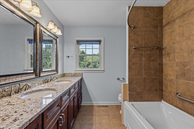 1002 Allenwood Dr, Ashland City, TN 37015