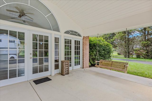 1002 Allenwood Dr, Ashland City, TN 37015