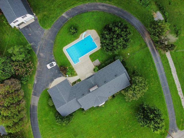 1002 Allenwood Dr, Ashland City, TN 37015