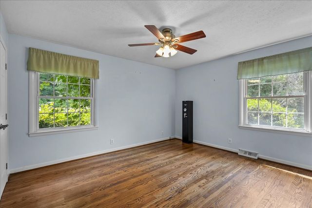 1002 Allenwood Dr, Ashland City, TN 37015