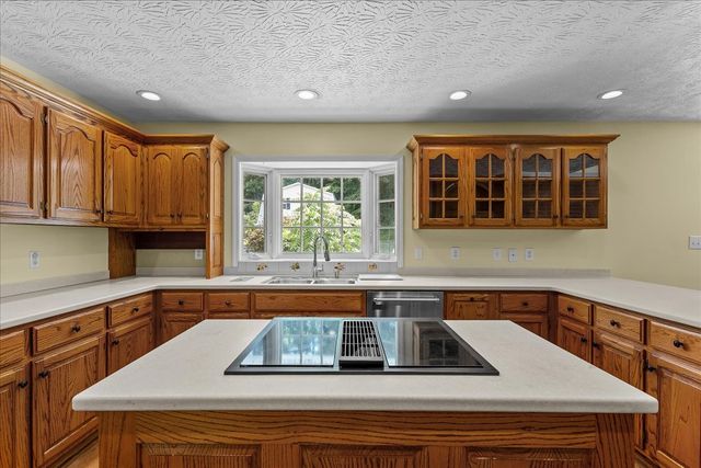 1002 Allenwood Dr, Ashland City, TN 37015