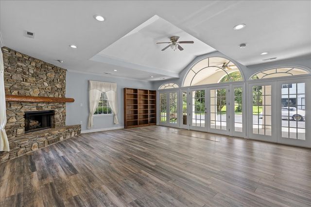 1002 Allenwood Dr, Ashland City, TN 37015