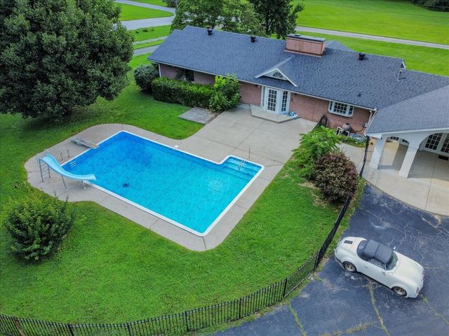 1002 Allenwood Dr, Ashland City, TN 37015