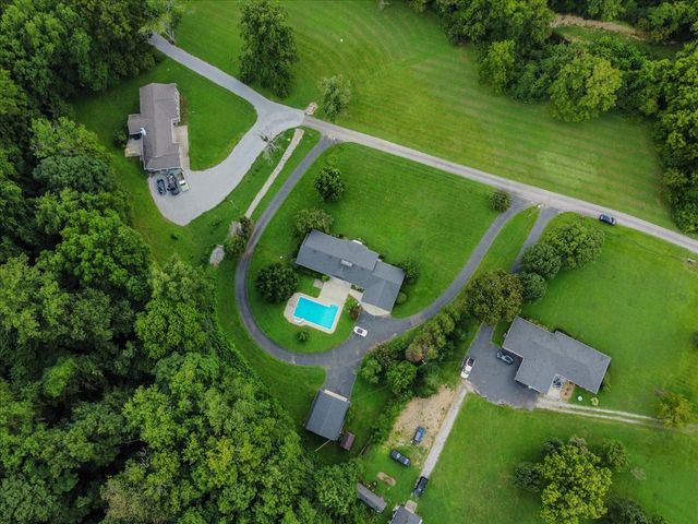 1002 Allenwood Dr, Ashland City, TN 37015