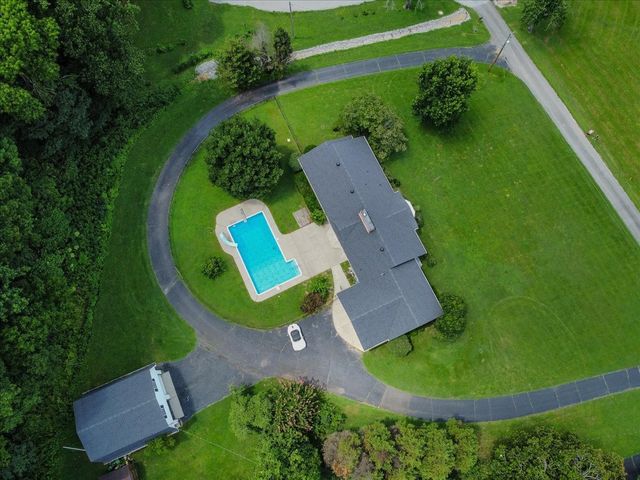 1002 Allenwood Dr, Ashland City, TN 37015