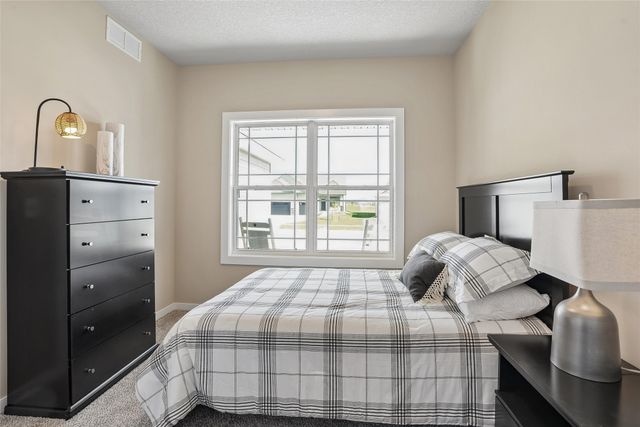 558 SE Hollow Court, West Des Moines, IA 50265
