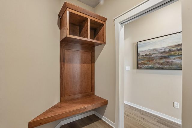 558 SE Hollow Court, West Des Moines, IA 50265