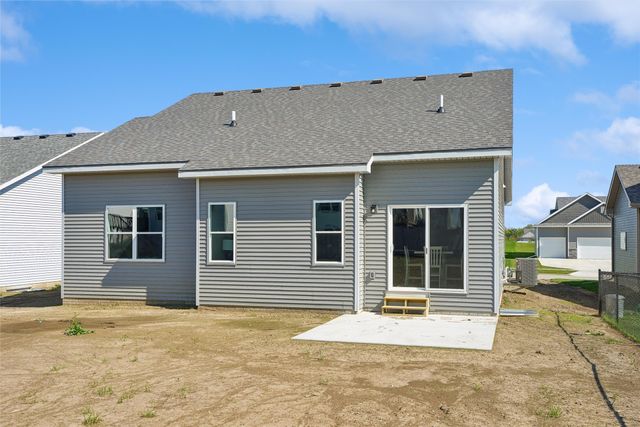 558 SE Hollow Court, West Des Moines, IA 50265