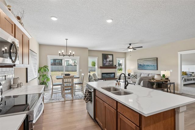 558 SE Hollow Court, West Des Moines, IA 50265