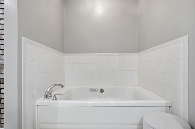 480 Ashford Lane, Valparaiso, IN 46385