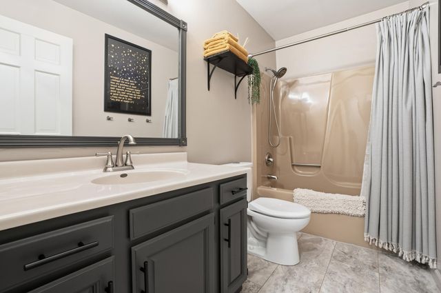 480 Ashford Lane, Valparaiso, IN 46385